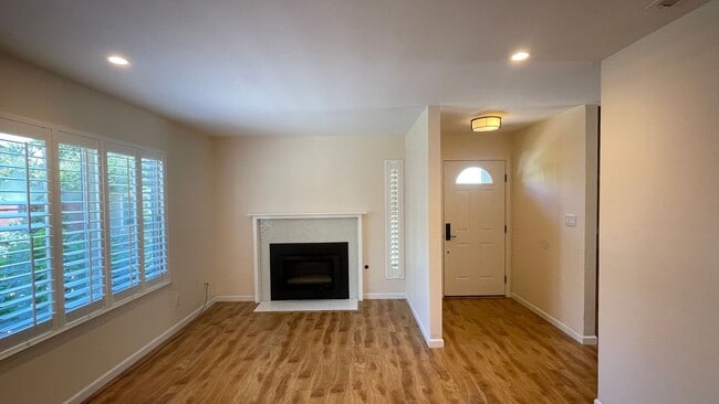 Building Photo - Concord Beautiful remodeled 3 bedroom 2.5 ...