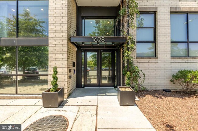 Building Photo - 1628 11th St NW