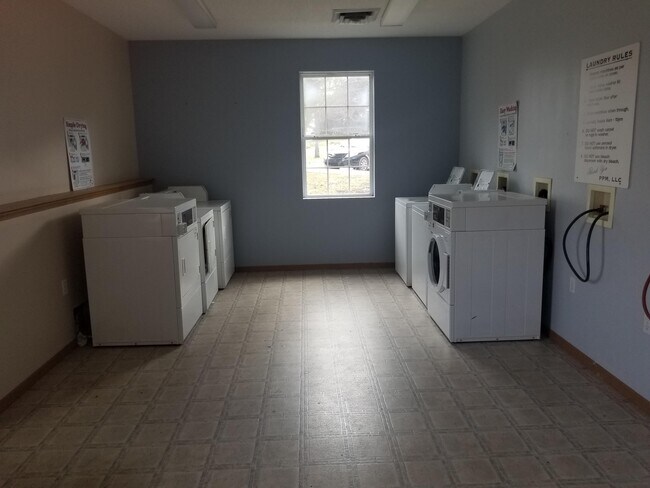 Building Photo - 1850 Lake St