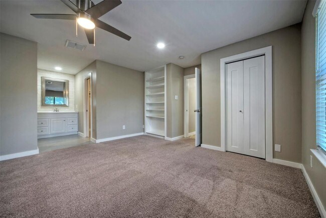 Building Photo - 104 Skyloop Dr