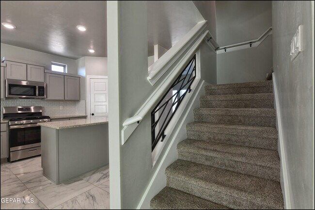 Building Photo - 600 Logwood Ave