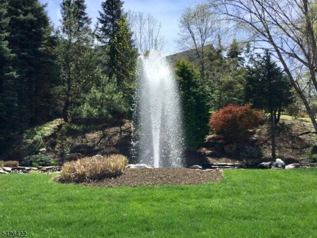 Building Photo - 2112 Clinton Ln