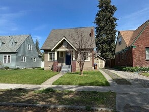 Building Photo - Stunning 3-Bedroom Craftsman Home in Kendall Yards