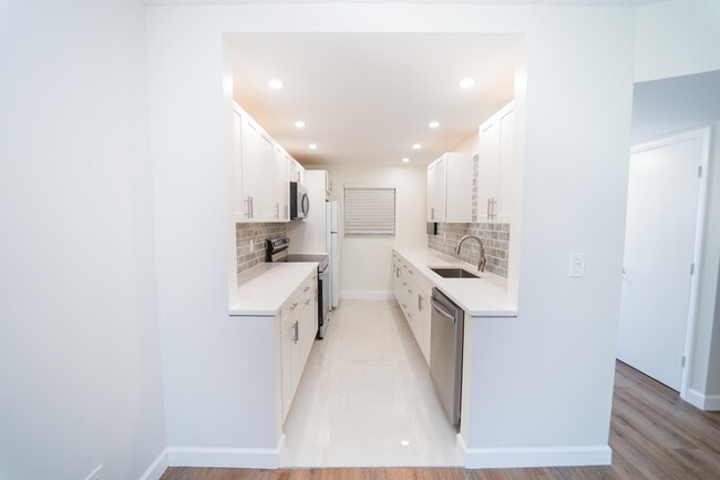 Building Photo - 2660 SW 22nd Ave