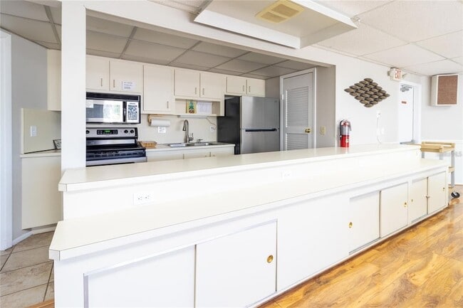 Building Photo - 4460 Ironwood Cir