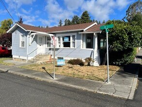Building Photo - Pet-Friendly Centrally Located Fortuna Home Just Off Main Street!