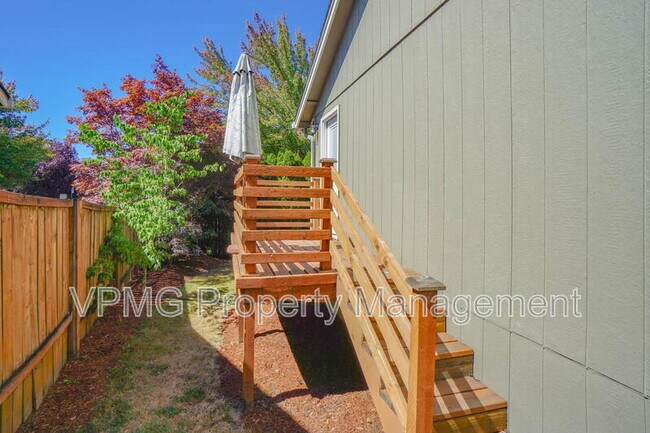 Building Photo - 2115 NW 143rd Cir