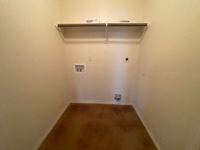 Building Photo - 504 Karey Dr