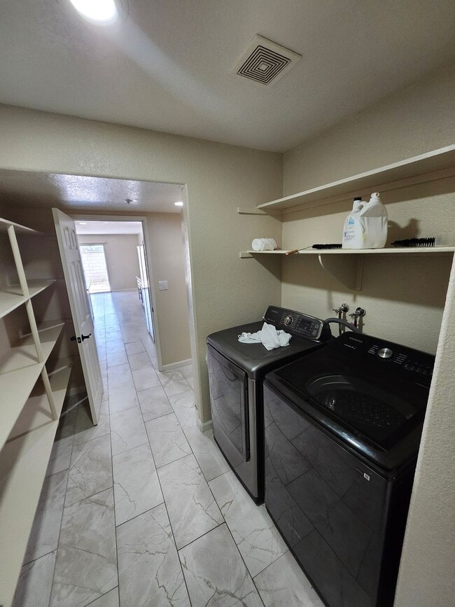 Building Photo - Beautiful 5 Bedroom House fully remodeled....
