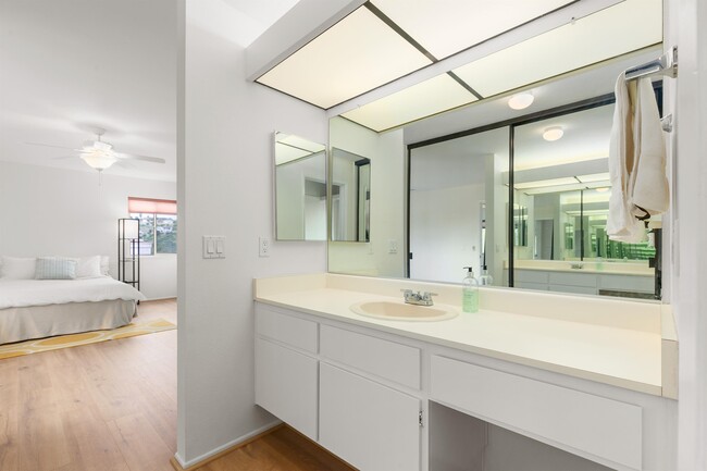 Building Photo - 3150 Avenida Topanga