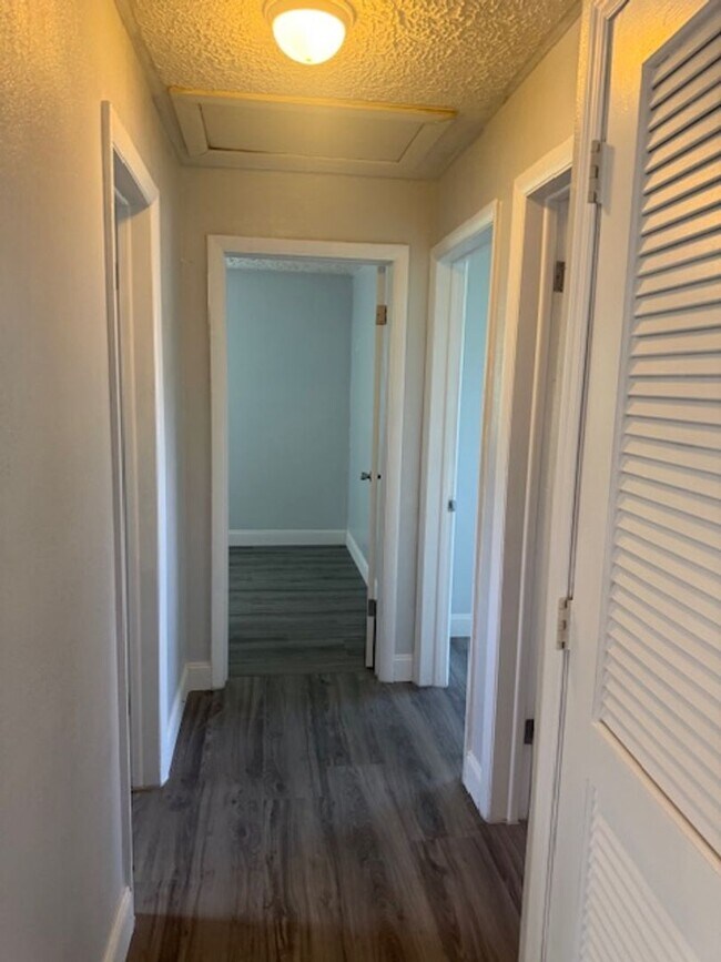 Building Photo - 527 A Ln