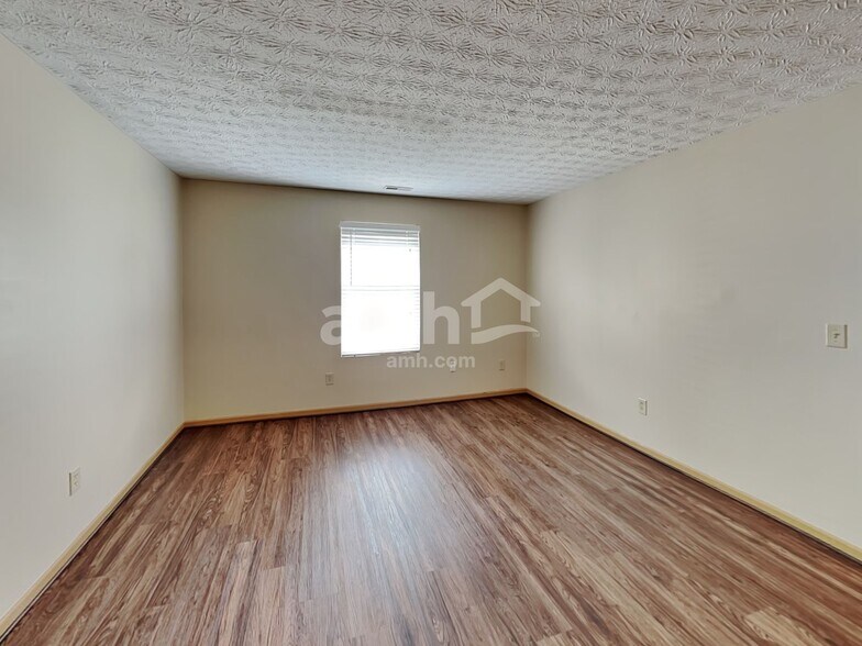 Building Photo - 7468 Hemrich Dr