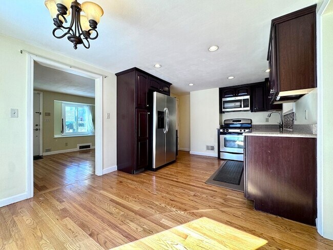 Building Photo - 10 Marrigan St