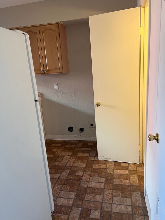 Building Photo - Spacious Three Bedroom Townhome in Westmin...