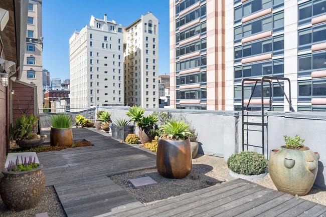 Building Photo - 345 Taylor St