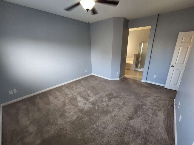 Building Photo - "Charming 3-Bed Oasis with 2 Full Baths in North Las Vegas – 1305 Sq Ft of Comfort!"