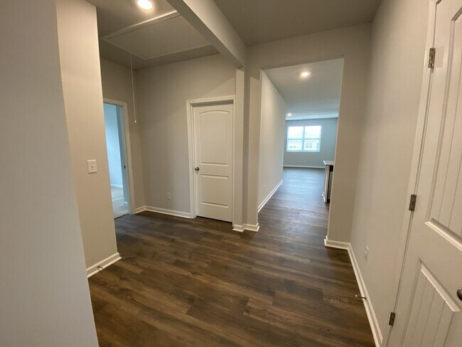 Building Photo - Nice Four Bedroom Home in Lebanon
