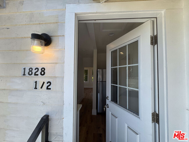 Primary Photo - 1828 S Gramercy Pl