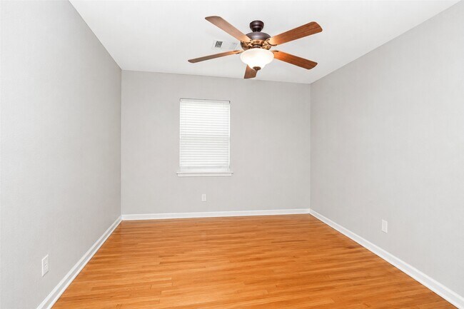 Building Photo - 9531 Weatherwood Dr