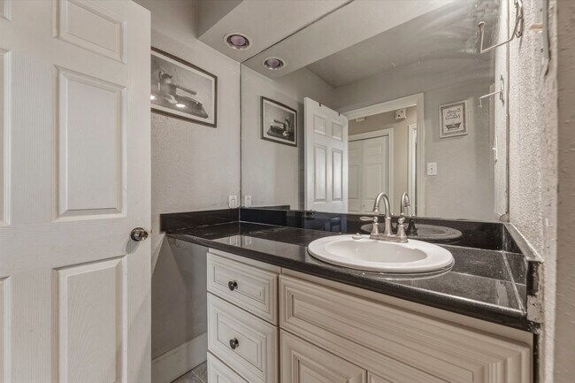 Building Photo - 5211 Court Rd