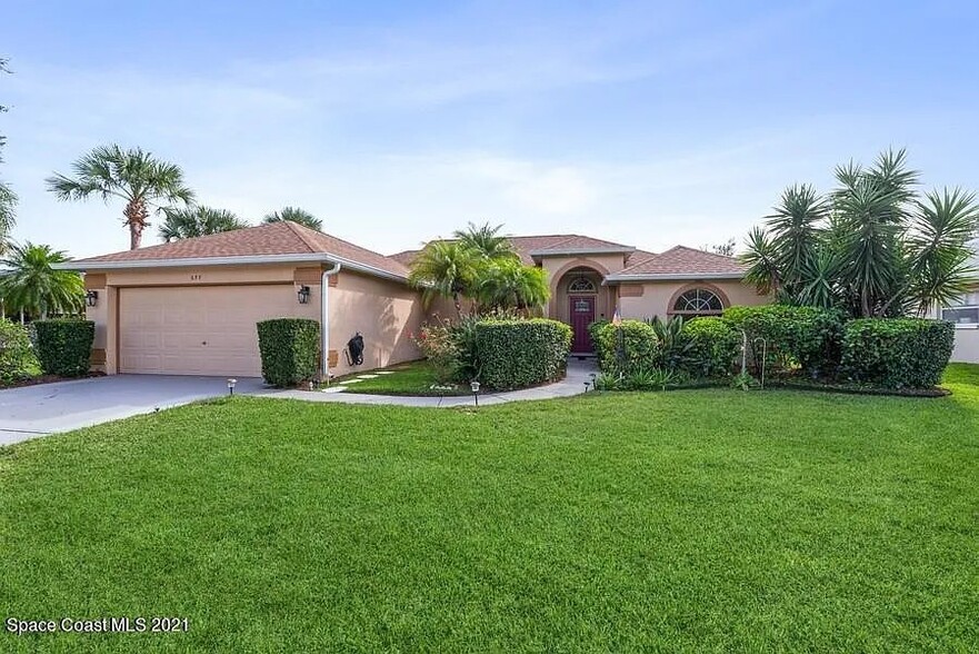 Primary Photo - 697 Sheridan Woods Dr