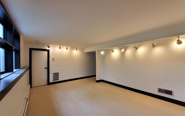 Building Photo - 40 Felter Hill Rd