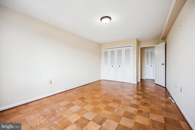 Building Photo - 10201 Grosvenor Pl