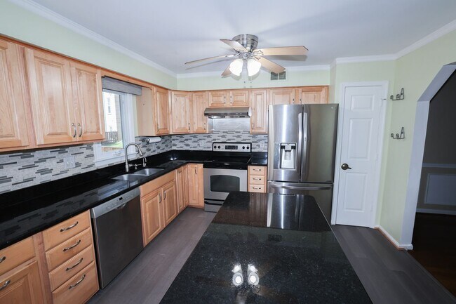 Building Photo - Great Townhouse in Fairwoods