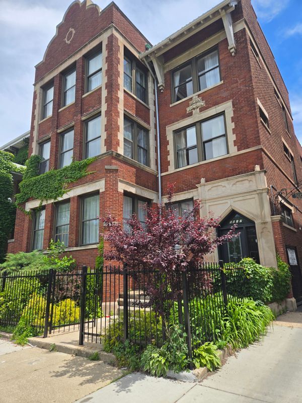 Building Photo - 5017 S Drexel Blvd