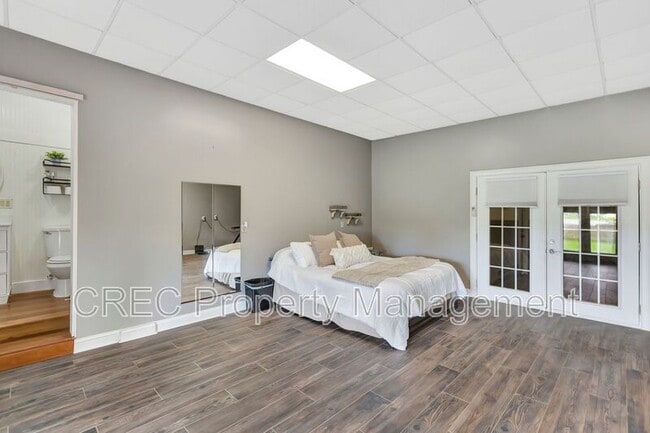 Building Photo - 1392 Eden Rd