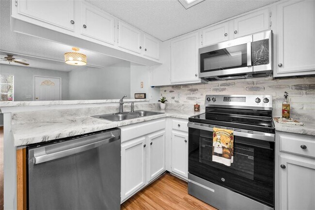 Building Photo - 2173 Fox Chase Blvd