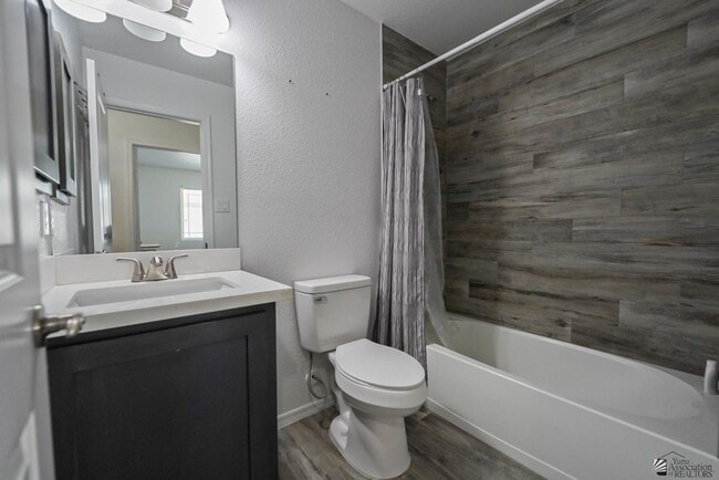 Building Photo - 8716 E 40th Pl