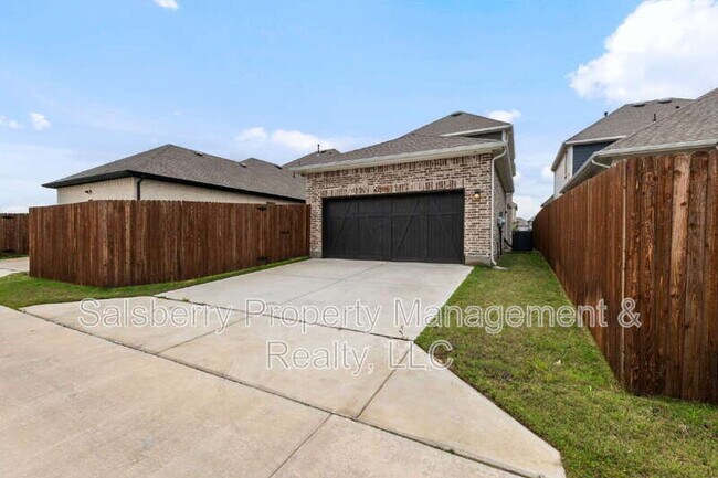 Building Photo - 9324 Trammel Davis Rd