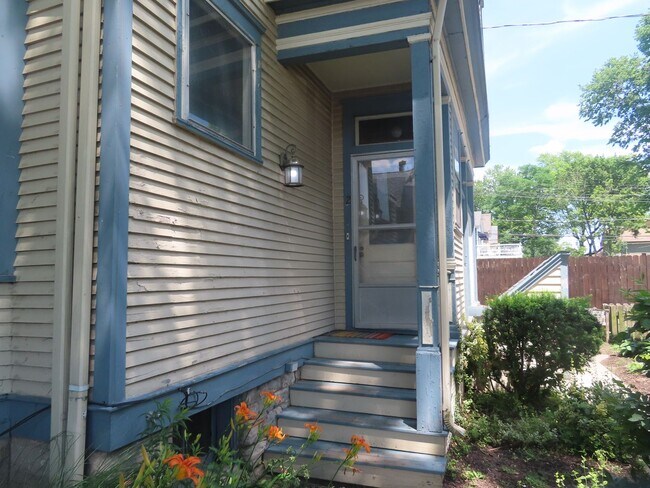 Building Photo - 1241 W Washington Blvd