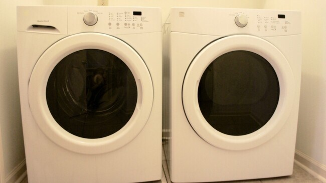 Building Photo - 3304 Chariot Ct