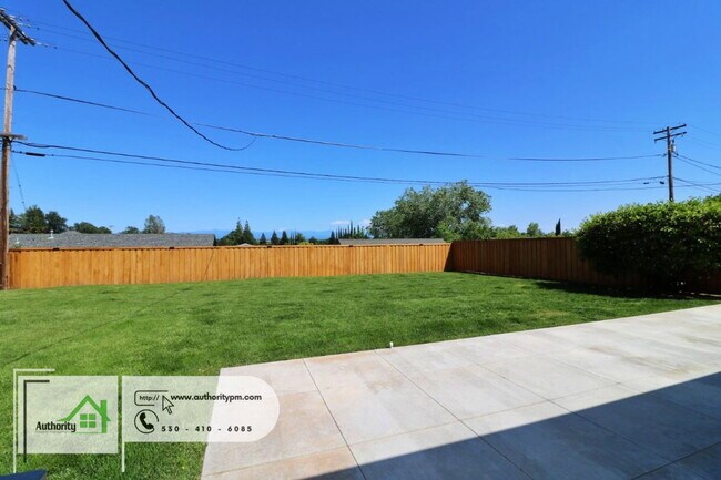 Building Photo - 1225 Manzanita Hills Ave