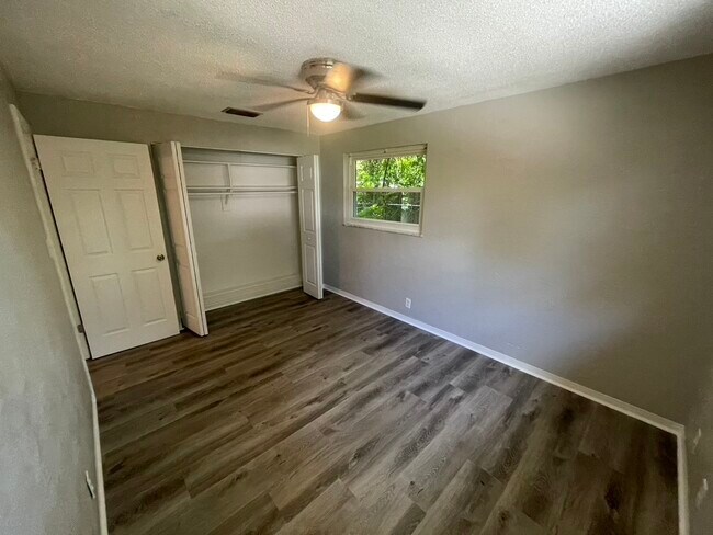 Building Photo - 1500 Wildrose Ln