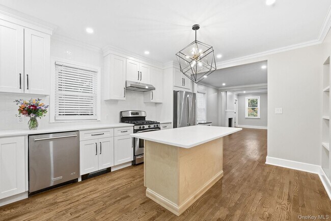 Building Photo - 520 River Ave