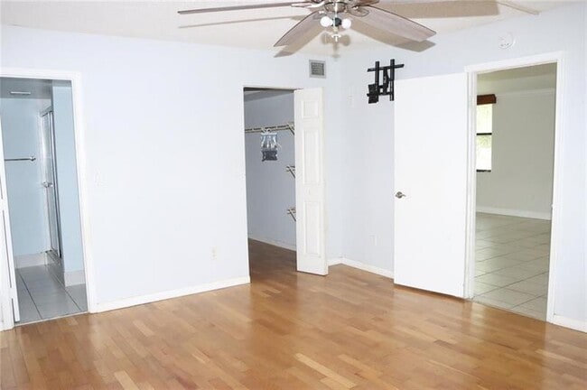 Building Photo - 6800 Cypress Rd