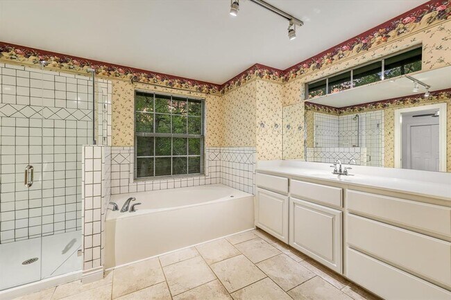 Building Photo - 104 Upolu Ct