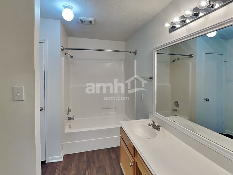 Building Photo - 2750 Hidden Spring Falls Dr