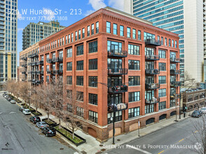 Building Photo - Gorgeous, River North, 1 Bed Loft with Pri...