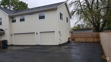 Building Photo - Beautiful 2 bedroom, 1 bath Duplex in Wils...