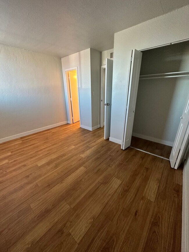 Building Photo - NShields636 (KC-LN-KB)