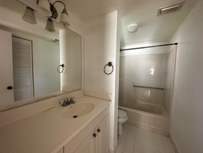 Building Photo - 21904 Lake Forest Cir