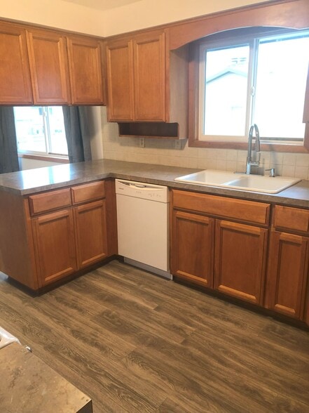 Building Photo - 516 E Wedgewood Ave