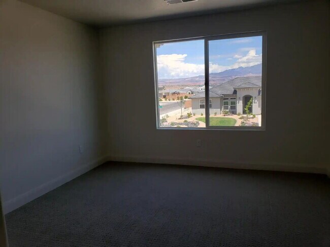 Building Photo - “St. George, Aspen Estates: 5 spacious bed...