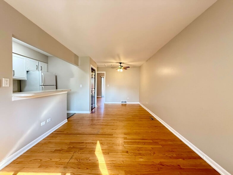 Building Photo - 565 Sidney Ave