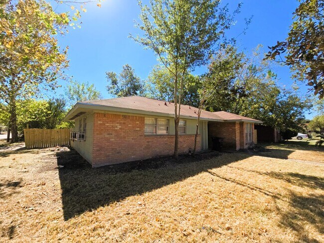 Building Photo - 4203 Wuthering Heights Dr