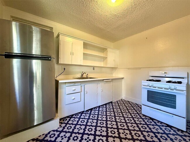 Primary Photo - 916 Keith Ln